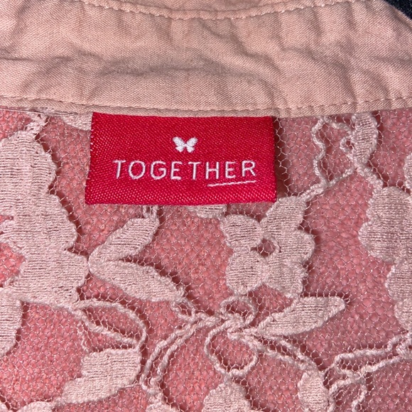 🧚🏻‍♂️2 for 22$🧚🏻‍♂️pink lace button-down shirt - Picture 6 of 7